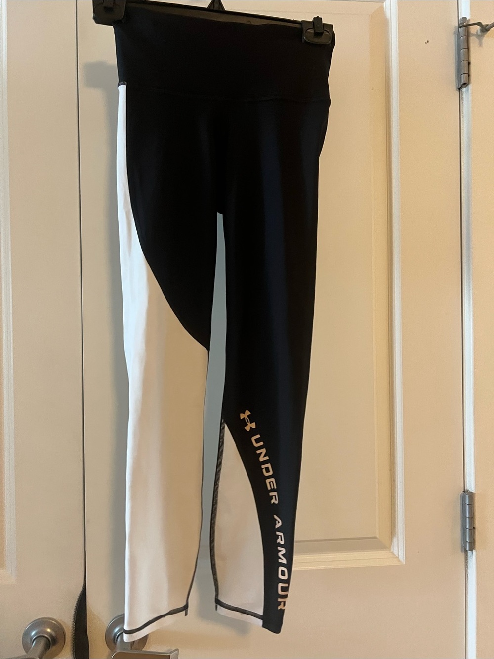 Under Armour women’s Black and White Athletic Leggings